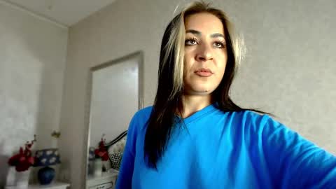 Snapshot of natalia_peach chatting on February 10, 2025, 5:03 am Wild influence online show from February 10, 2025, 5:03 am