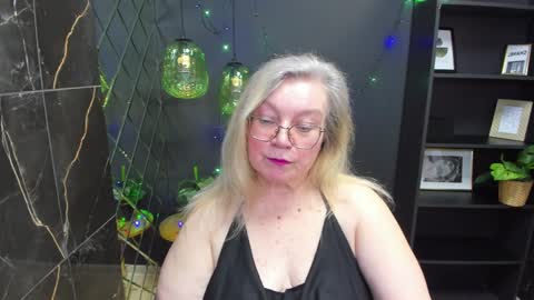 Snapshot of natalicloud chatting on January 4, 2025, 4:22 pm NataliCloud online show from January 4, 2025, 4:22 pm
