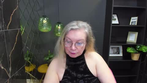 Snapshot of natalicloud chatting on January 17, 2025, 1:35 pm NataliCloud online show from January 17, 2025, 1:35 pm
