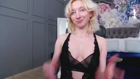 Snapshot of natalie_bitton chatting on January 14, 2025, 10:59 am Natalie online show from January 14, 2025, 10:59 am