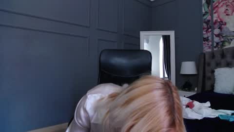 Snapshot of natalie_bitton chatting on January 15, 2025, 12:04 pm Natalie online show from January 15, 2025, 12:04 pm