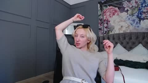 Snapshot of natalie_bitton chatting on January 19, 2025, 1:01 pm Natalie online show from January 19, 2025, 1:01 pm