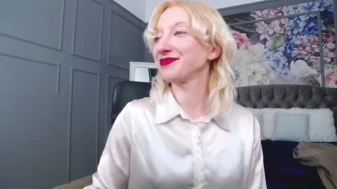 Snapshot of natalie_bitton chatting on January 25, 2025, 8:00 am Natalie online show from January 25, 2025, 8:00 am