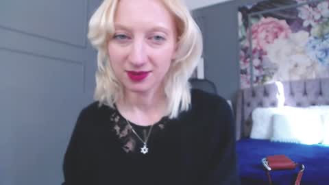 Snapshot of natalie_bitton chatting on February 4, 2025, 10:00 am Natalie online show from February 4, 2025, 10:00 am