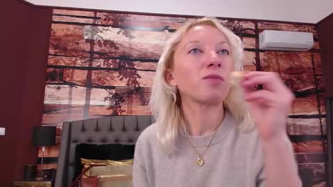 Natalie online show from December 16, 2025, 8:52 am