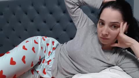 Snapshot of natalie_mia chatting on February 6, 2025, 6:18 am Miia online show from February 6, 2025, 6:18 am