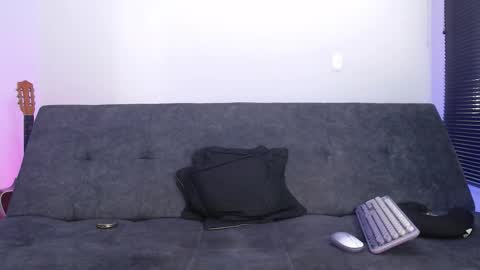   online show from November 25, 2025, 8:09 pm