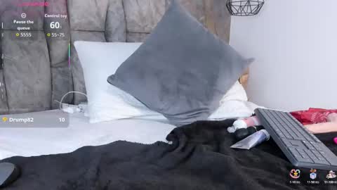 Snapshot of natasha_steele chatting on February 4, 2026, 11:31 pm natasha online show from February 4, 2026, 11:31 pm