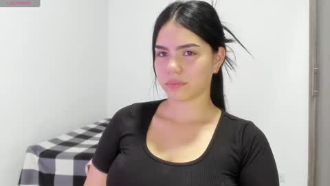 Snapshot of natasha_su chatting on February 6, 2025, 1:05 am Natalia online show from February 6, 2025, 1:05 am