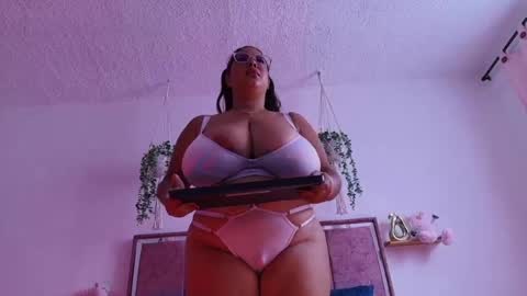 nathalia_correa online show from June 4, 2026, 3:40 pm
