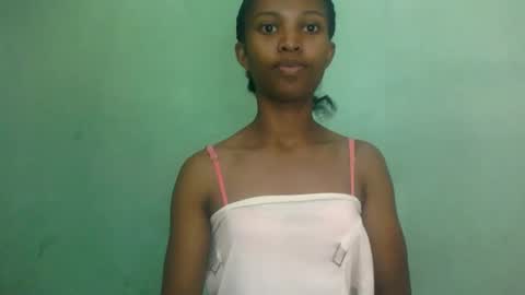 Snapshot of nathalie004 chatting on October 7, 2025, 7:49 am nathalie004 online show from October 7, 2025, 7:49 am