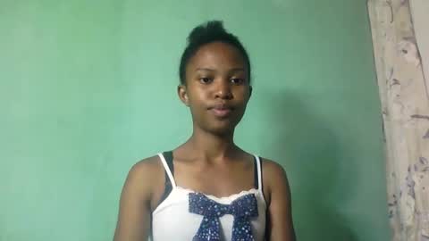 Snapshot of nathalie004 chatting on October 20, 2025, 5:19 am nathalie004 online show from October 20, 2025, 5:19 am