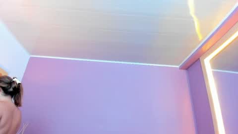 nathalie rossel online show from April 17, 2026, 7:06 pm