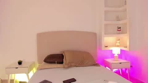 NATHALY  online show from November 19, 2025, 10:37 am