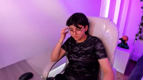 nathalyy_ds online show from February 11, 2026, 7:41 pm