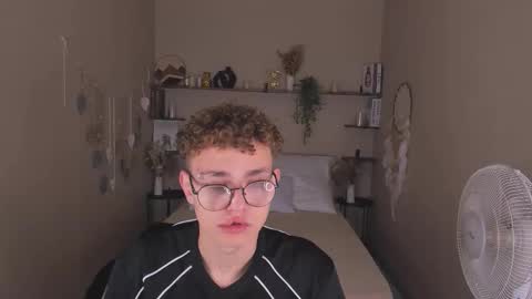 Snapshot of nathan_curl chatting on September 30, 2025, 10:09 am Nathan online show from September 30, 2025, 10:09 am