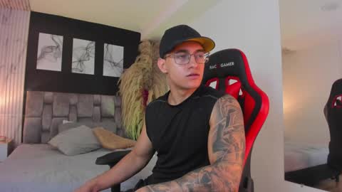 nathan_gross online show from February 6, 2025, 2:33 am