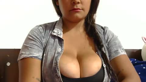 natalia online show from May 27, 2026, 3:47 am