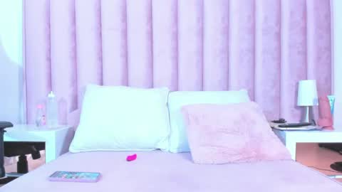 Sophia online show from April 17, 2026, 9:07 pm