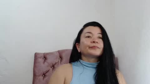 Snapshot of naturally_mature chatting on December 5, 2025, 5:49 am Sammy online show from December 5, 2025, 5:49 am