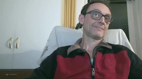 naturista25 online show from December 2, 2025, 9:21 pm