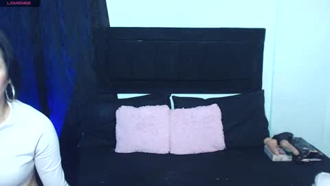 naty_cami_ online show from January 30, 2025, 5:49 pm