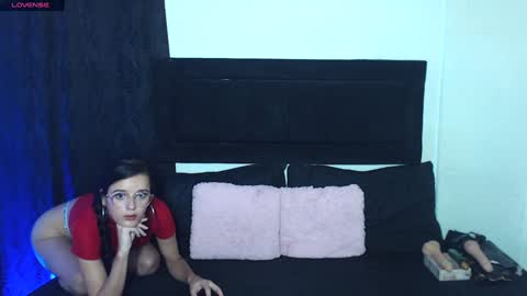 naty_cami_ online show from February 6, 2025, 11:04 pm