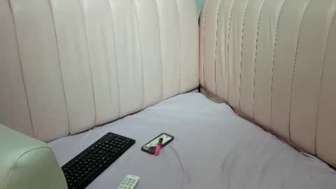 natyrussel online show from June 10, 2026, 12:04 pm
