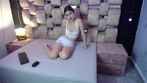 Snapshot of natyyalex chatting on September 24, 2025, 6:44 pm Naty y Alex online show from September 24, 2025, 6:44 pm