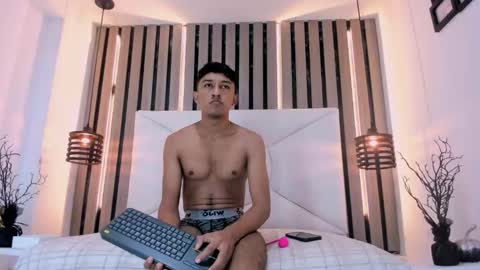 Snapshot of natzuki_ chatting on February 20, 2026, 11:32 am natzuki_ online show from February 20, 2026, 11:32 am