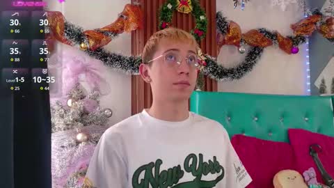 Christopher  Chris online show from November 18, 2025, 12:42 pm