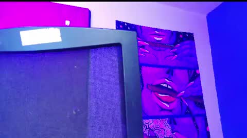 Snapshot of naughty_em_17 chatting on July 7, 2026, 10:47 pm Em please help me reach 100 thumbs up 3 online show from July 7, 2026, 10:47 pm