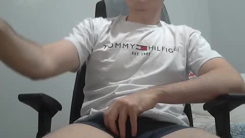 Snapshot of naughty_enzo chatting on February 17, 2025, 12:10 am Enzo online show from February 17, 2025, 12:10 am