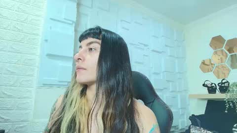 Kitten online show from November 22, 2025, 11:20 am