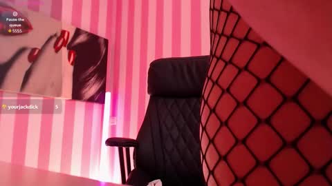 Snapshot of naughtyelska chatting on October 9, 2025, 4:43 am Elska online show from October 9, 2025, 4:43 am