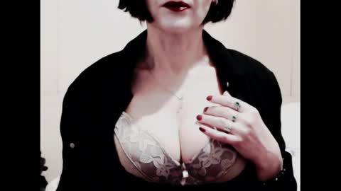 Jenny online show from April 17, 2026, 3:09 am