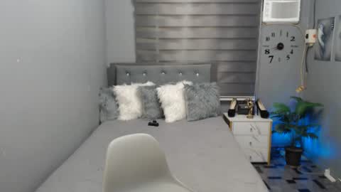 Snapshot of naughtykeats chatting on February 22, 2025, 11:57 pm Crystal online show from February 22, 2025, 11:57 pm