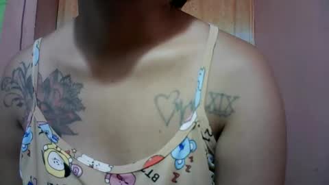 Snapshot of naughtymom_33 chatting on October 17, 2025, 1:53 am naughtymom_33 online show from October 17, 2025, 1:53 am