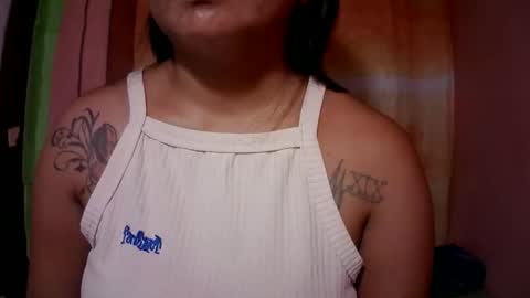 Snapshot of naughtymom_33 chatting on October 19, 2025, 7:42 am naughtymom_33 online show from October 19, 2025, 7:42 am