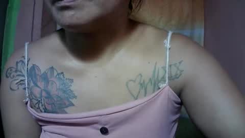 Snapshot of naughtymom_33 chatting on November 12, 2025, 8:37 am naughtymom_33 online show from November 12, 2025, 8:37 am