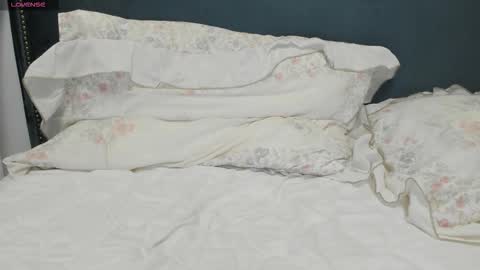 Aryna online show from November 28, 2025, 5:43 am