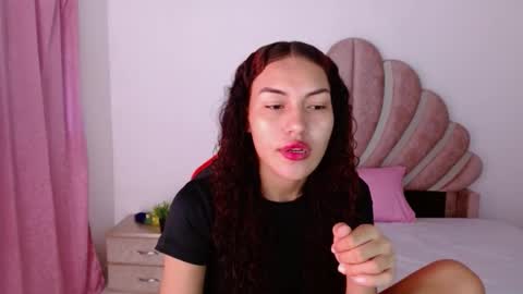 naya_fox1 online show from February 3, 2026, 6:35 pm