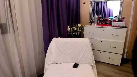 Eliza online show from February 8, 2026, 8:23 pm