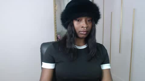Nayaris 3 online show from May 13, 2026, 4:04 pm