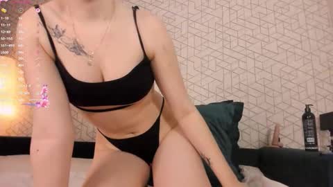 Snapshot of nayavalen chatting on November 25, 2025, 2:55 am NayaValen online show from November 25, 2025, 2:55 am