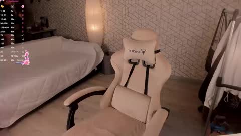 Snapshot of nayavalen chatting on December 16, 2025, 3:55 am NayaValen online show from December 16, 2025, 3:55 am