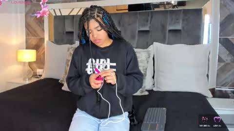 Snapshot of naylagrey chatting on October 9, 2025, 11:41 am online show from October 9, 2025, 11:41 am