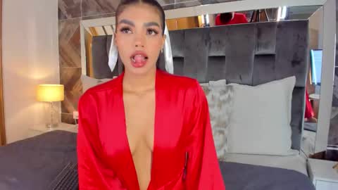 Snapshot of naylagrey chatting on November 4, 2025, 12:04 pm online show from November 4, 2025, 12:04 pm