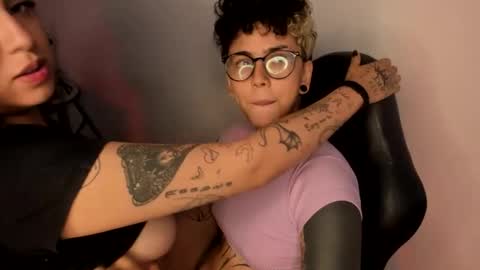 Snapshot of nazzz10 chatting on November 28, 2025, 5:15 pm nazzz10 online show from November 28, 2025, 5:15 pm