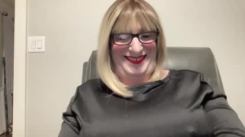 Snapshot of need2pleze chatting on December 15, 2024, 12:07 am OralFemmeBoy online show from December 15, 2024, 12:07 am